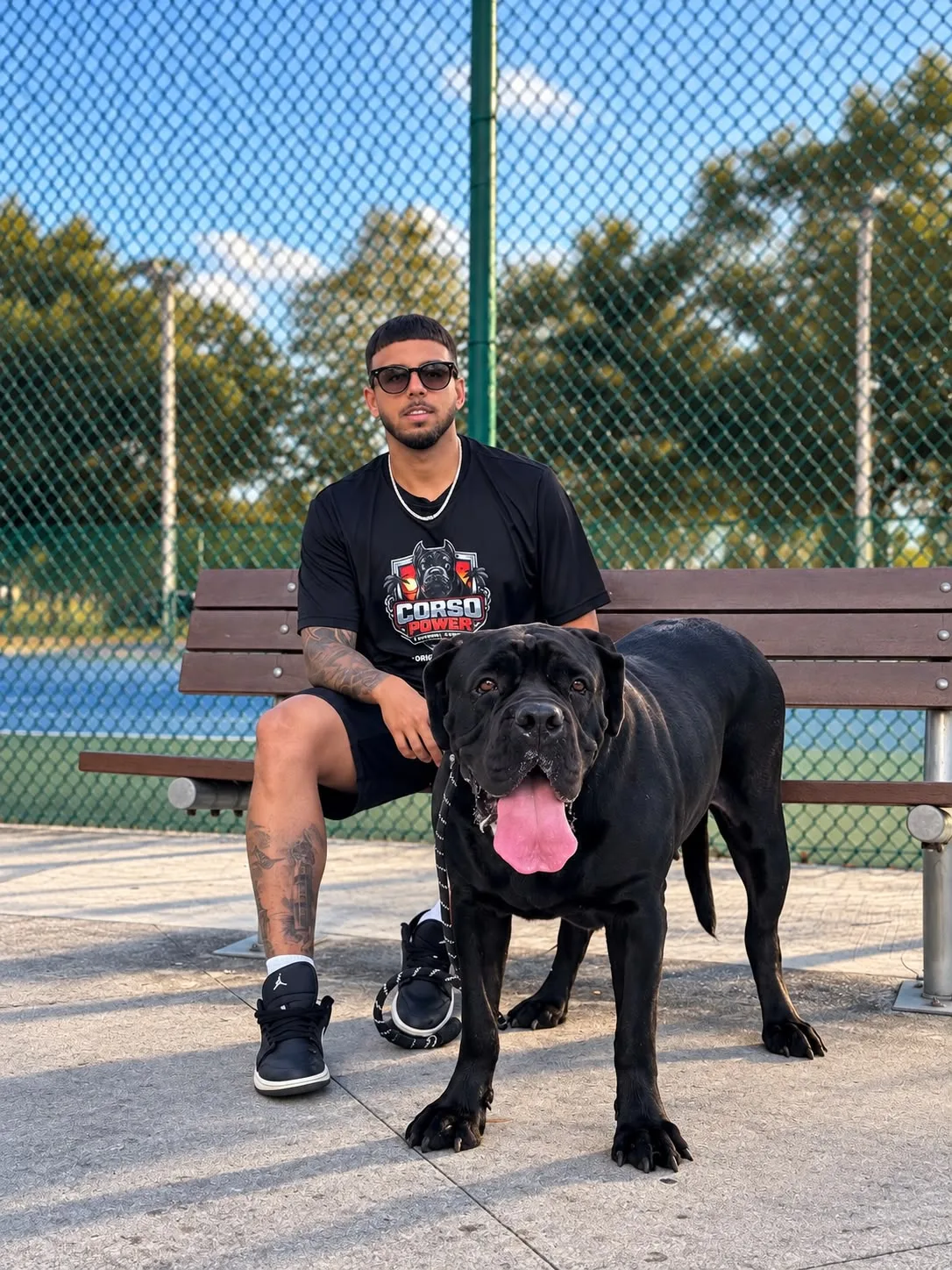 Fundador de Corso Power junto a Raven X-Man en el campo de entrenamiento